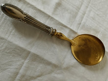 Charger l'image dans la galerie, Rare pelle à glace style Louis XVI manche argent massif Minerve, pèle doré . En parfait état
