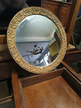 Charger l&#39;image dans la galerie, Miroir rond à palmettes style XIXE restauration 

Doré à la feuille d&#39;or

