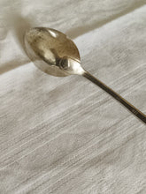 Charger l'image dans la galerie, Bénédict Gallay bourgeois de Genève, reçu maître en 1777, rare cuillère en argent massif fin XVIIIE genevoise.
