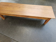 Charger l'image dans la galerie, Table basse ancienne en sapin et plateau en chêne massif .
