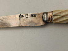 Charger l&#39;image dans la galerie, Couteau XVIIIE, lame en argent avec poinçons Français , orfèvre et origine à identifier.
