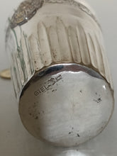 Charger l&#39;image dans la galerie, Club automobile Genève club , gobelet en argent massif de jezler par Giel orfèvre. Monogramme émaillé avec petit dégât. Fin XIXÈME début Xxème
