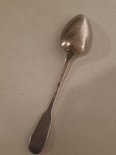 Charger l'image dans la galerie, Isaac Amaron orfèvre à Genève 1815-1881 période Française , cuillère en argent avec monogramme.
