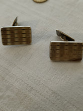 Charger l'image dans la galerie, Paire de bouton de manchette en argent doré vers 1950 en argent 0.800
