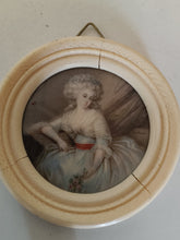 Charger l&#39;image dans la galerie, Miniature portrait Marie Antoinette peint à la main , signé Vorloust. Fin XIXÈME début Xxème
