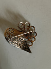 Charger l'image dans la galerie, Broche ancienne en argent entièrement faite à la main .vers 1900
