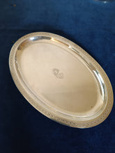 Charger l&#39;image dans la galerie, Ravissant petit plateau ovale en argent 0.800 de L. Jamin à Genève orfèvre

