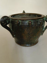 Charger l&#39;image dans la galerie, Gilbert François Bocquet artiste de  Carouge (1874-1955)

Rare vase en bronze Art nouveau vers 1920
