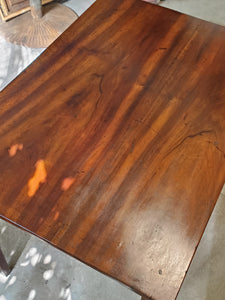 Table de bistrot en noyer massif , XIXÈME en parfait état.