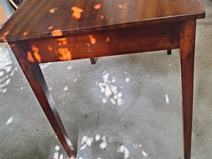 Table de bistrot en noyer massif , XIXÈME en parfait état.