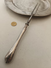 Charger l'image dans la galerie, Cuillère d'enfant manche argent massif , vers  1900
