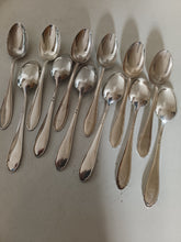 Charger l&#39;image dans la galerie, Jezler la Reine 12 cuillères à entre mets , argent massif 0.800. Presque jamais servies. 345g

