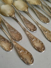Charger l&#39;image dans la galerie, Cuillère à glace en argent massif et doré , modèle florale genre Rococo, Allemagne début XXÈME
