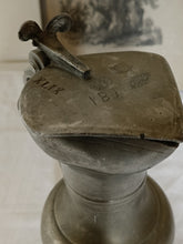 Charger l'image dans la galerie, André Utin à Vevey, reçu maître potier en 1736, rare chane valaisanne en étain 18ème avec inscription
