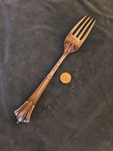 Charger l&#39;image dans la galerie, Goldsmiths &amp; Silversmiths Company à Londres grande fourchette plat principal, modèle Albany.
