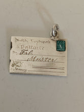 Charger l&#39;image dans la galerie, Petit pendentif carte postale Allemande début 1900
