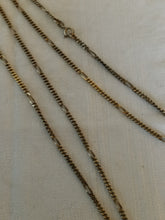 Charger l'image dans la galerie, Chaîne en argent massif doré 0,925 , travail italien XXÈME. Longueur 80 cm
