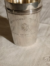 Charger l'image dans la galerie, Gobelet en argent massif ,offert par les sapeurs pompiers de Genève 3 ème compagnie en 1938.
