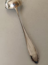 Charger l&#39;image dans la galerie, Jezler la reine grande louche en argent massif 0.800 , 210g
