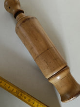 Charger l'image dans la galerie, Bouchonneuse de vigneron en bois de buis ,début XXÈME , outil de vigneron

