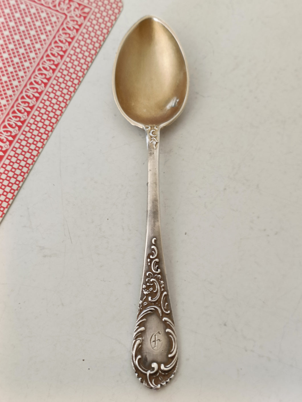 Mignonne petite cuillère à café en argent 0.800 Allemand début Xxème dans le style Louis XV
