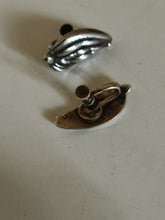 Charger l'image dans la galerie, Mexique paire de clip d'oreilles design en argent massif
