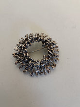 Charger l&#39;image dans la galerie, Broche en argent moderniste vers 1970

