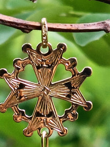 Croix huguenote ancienne en or 18 carats.