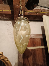 Charger l'image dans la galerie, Lampe suspension avec globe en verre soufflé art déco 1930. Fonctionne
