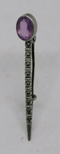 Charger l&#39;image dans la galerie, Broche à kilt ancienne avec améthyste taillé.
