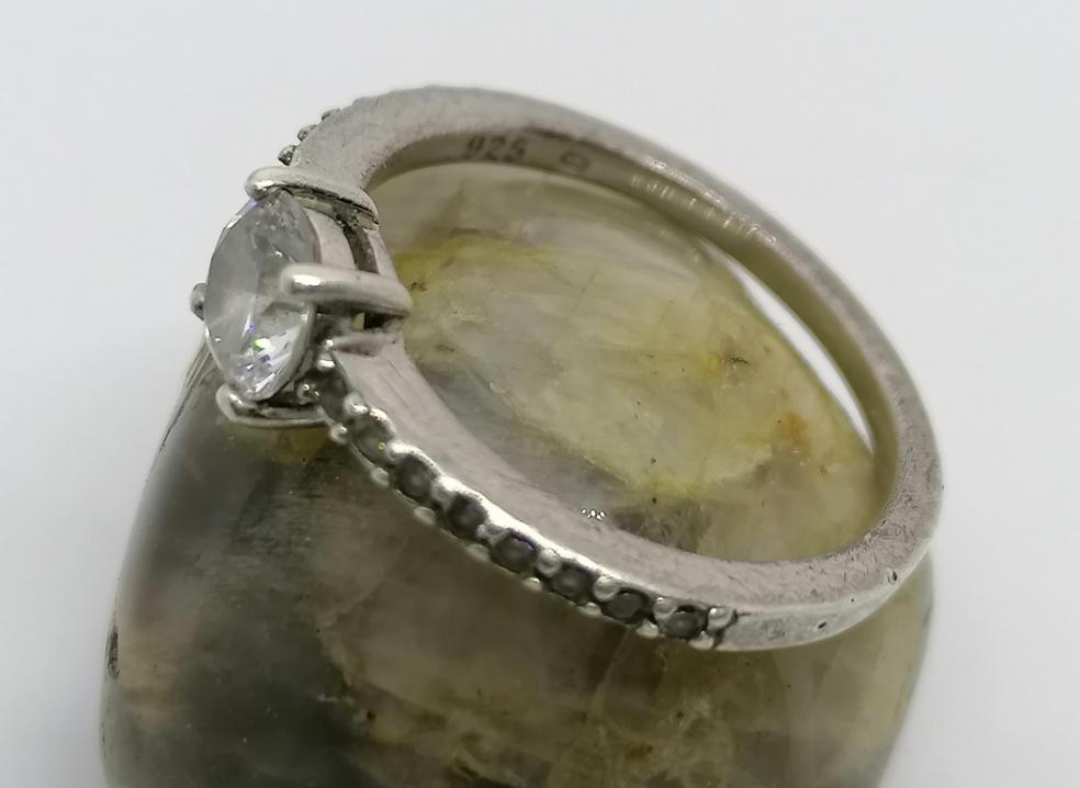 Bague argent et pierres serti