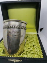 Charger l&#39;image dans la galerie, Gobelet en argent ancien
