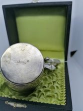 Charger l&#39;image dans la galerie, Gobelet en argent ancien

