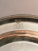 Charger l&#39;image dans la galerie, Plat Genevois ancien en argent .
