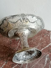 Charger l&#39;image dans la galerie, Coupe de mariage ancienne en argent massif.
