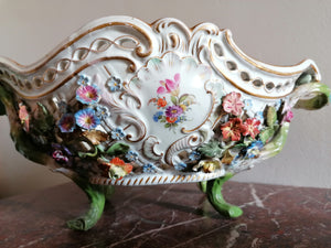 Jardinière en porcelaine peinte à la main.