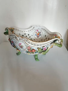 Jardinière en porcelaine peinte à la main.