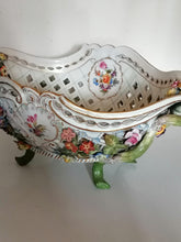 Charger l&#39;image dans la galerie, Jardinière en porcelaine peinte à la main.
