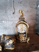 Charger l&#39;image dans la galerie, Pendule Louis XIV Boulle exceptionnelle.
