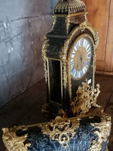 Charger l&#39;image dans la galerie, Pendule Louis XIV Boulle exceptionnelle.
