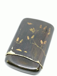 Etui Japonais papier maché peint.