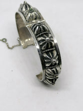 Charger l&#39;image dans la galerie, Bracelet Maghreb ancien en argent .
