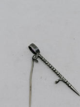 Charger l&#39;image dans la galerie, Broche à kilt ancienne avec améthyste taillé.
