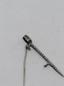 Broche à kilt ancienne avec améthyste taillé.