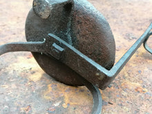 Charger l&#39;image dans la galerie, Bougeoir 18ème forgé à poser ou suspendre.
