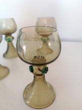 Charger l&#39;image dans la galerie, 4 verres cristals fumé ancien .
