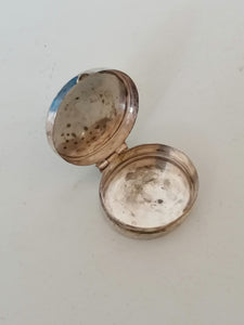 Boîte à pilule en argent