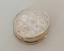 Charger l&#39;image dans la galerie, Boîte à pilule en argent
