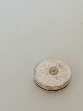 Charger l&#39;image dans la galerie, Boîte à pilule en argent
