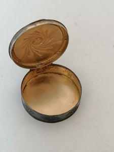 Boîte à pilule de collection en argent .